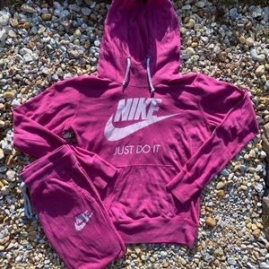 Nike jogging suit